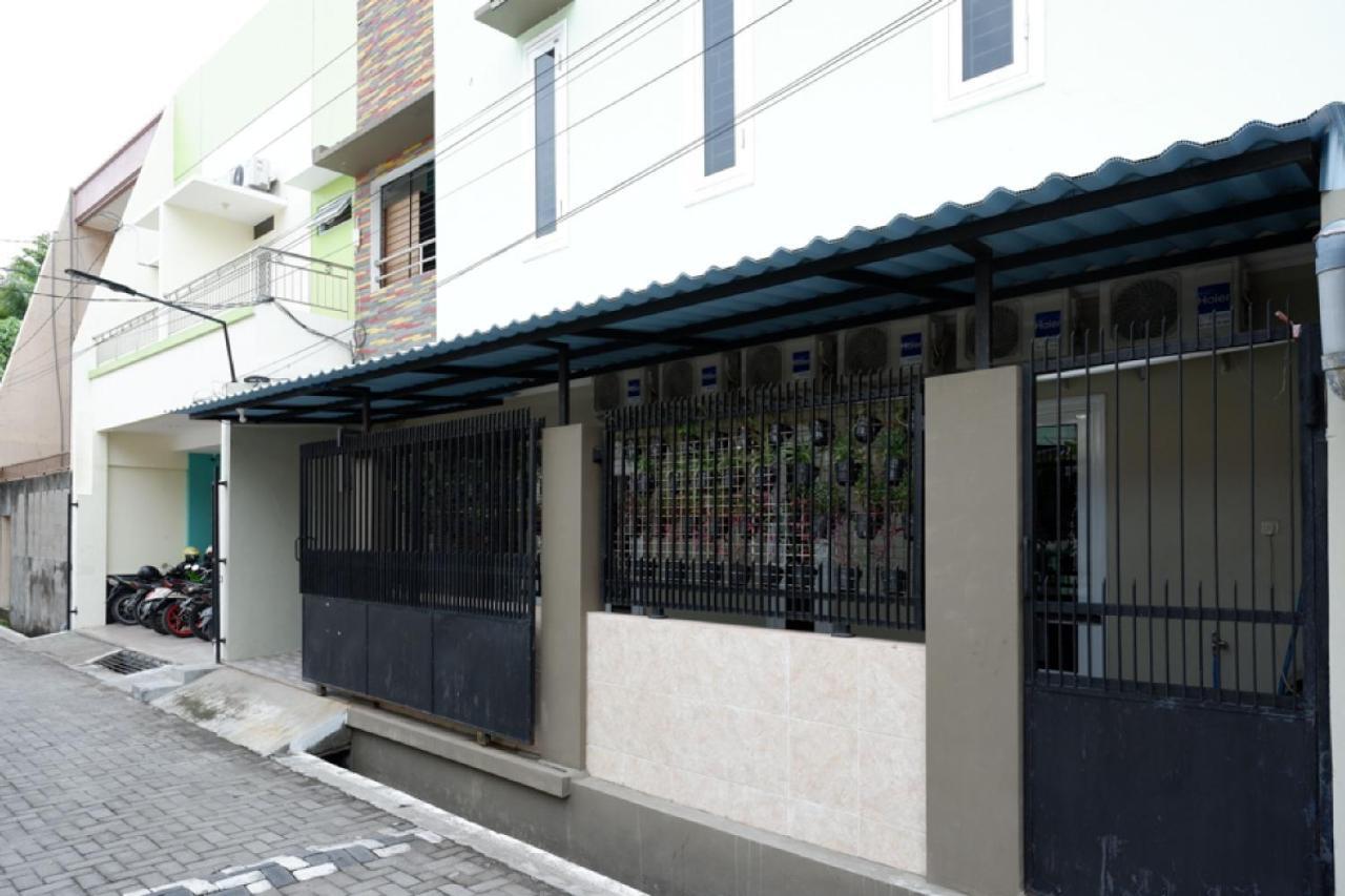 Reddoorz Hostel Near Kota Lama Semarang Exterior photo