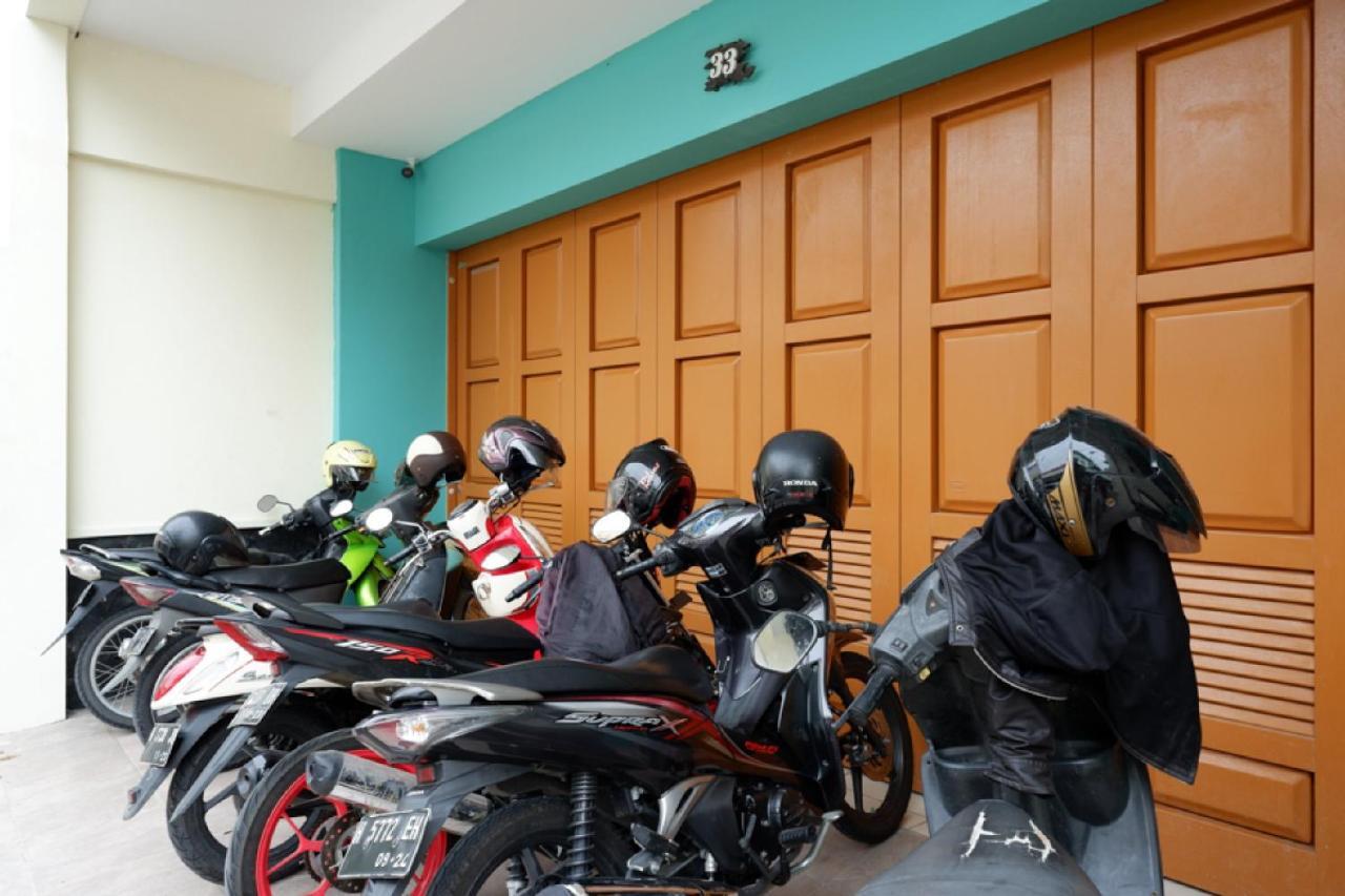 Reddoorz Hostel Near Kota Lama Semarang Exterior photo