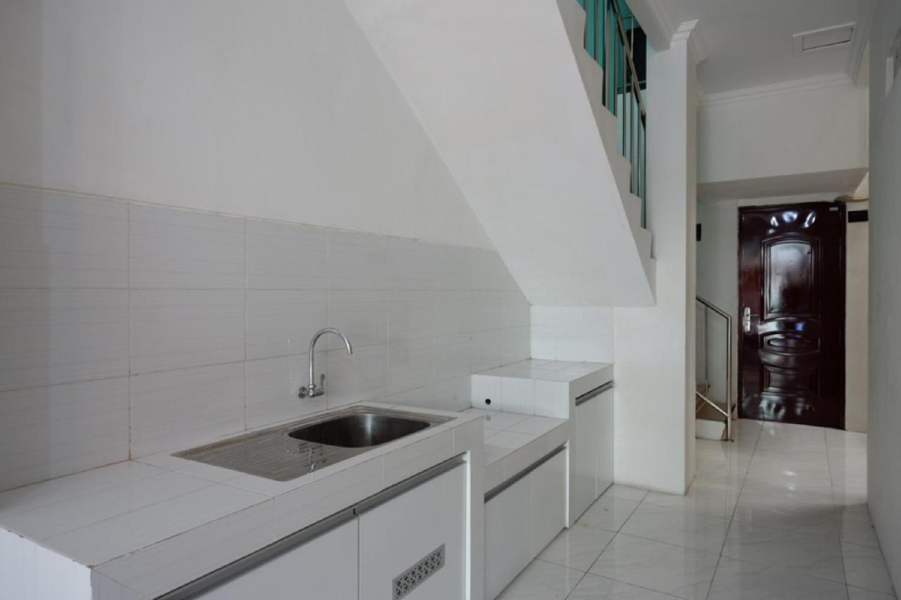 Reddoorz Hostel Near Kota Lama Semarang Exterior photo